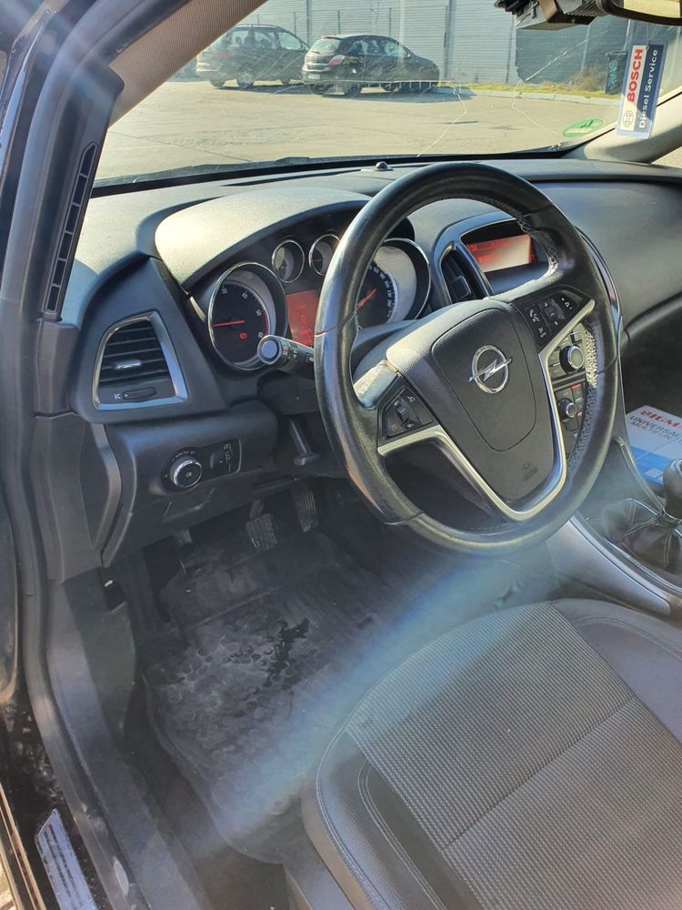 Opel astra J 2011