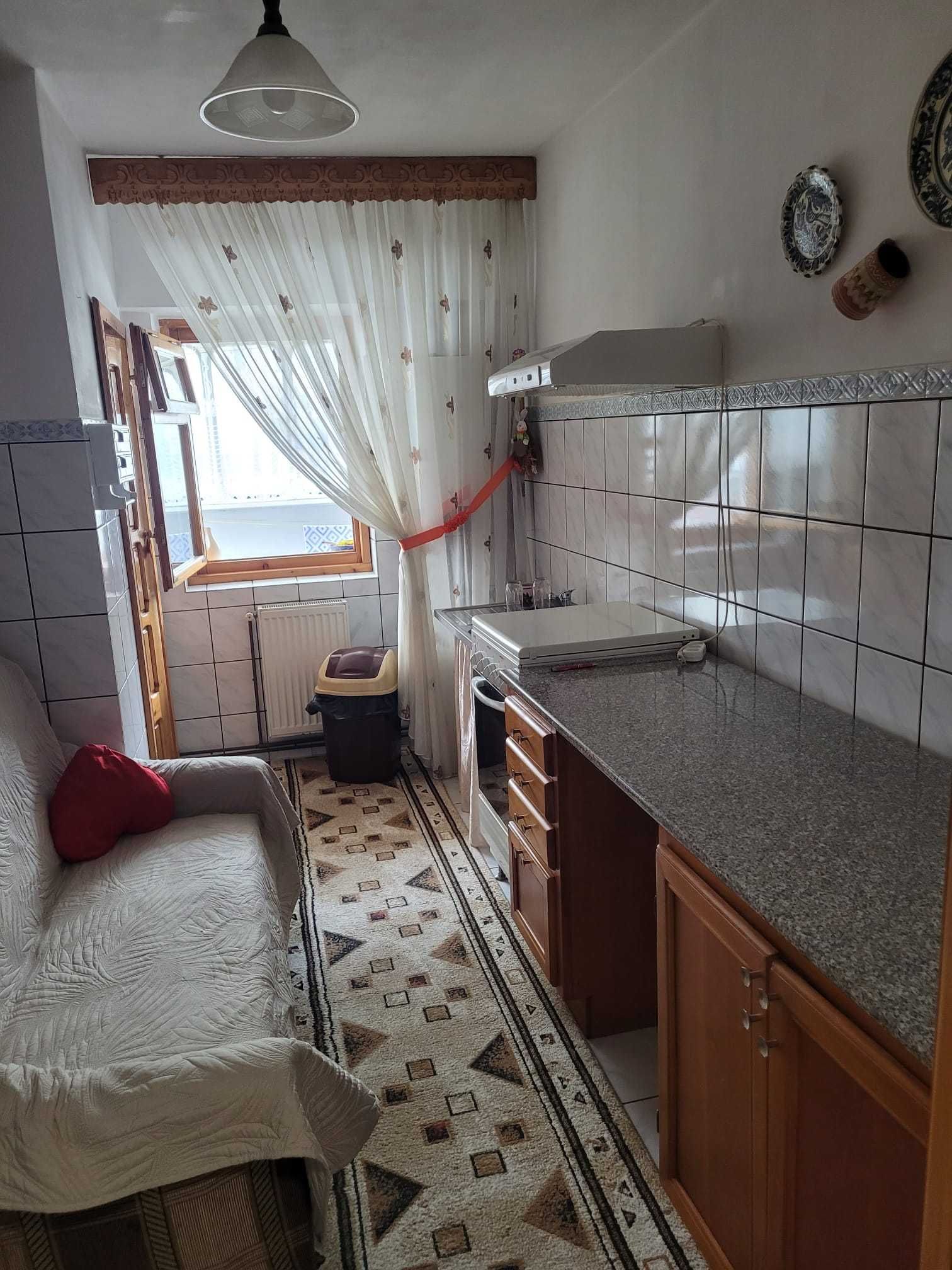 Vând apartament 2 camere 54 metri patrati zonă ultracentrală Pașcani