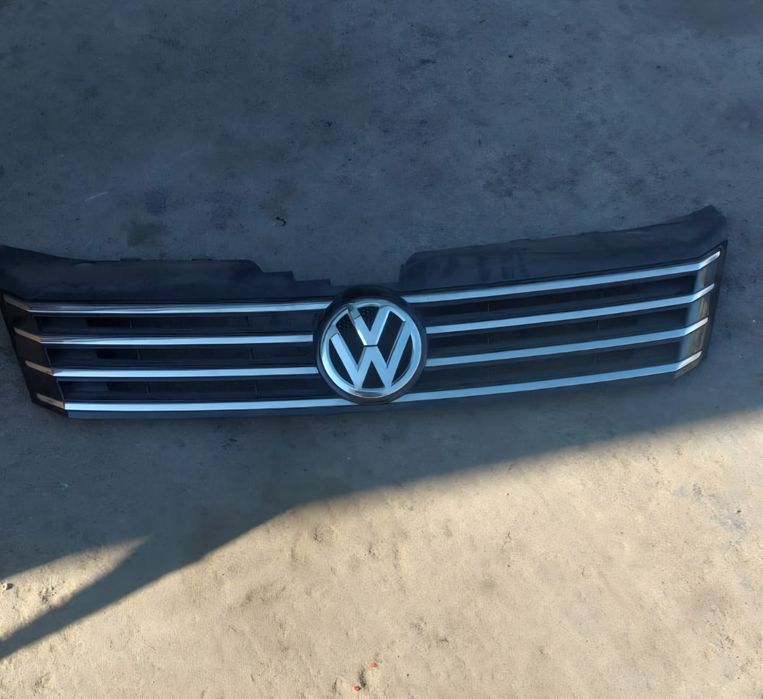 Grila centrala cu emblema Volkswagen VW Passat B7 [2010 - 2015]