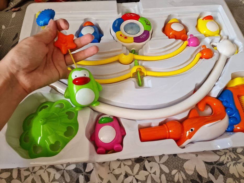 Продам новый мобиль.