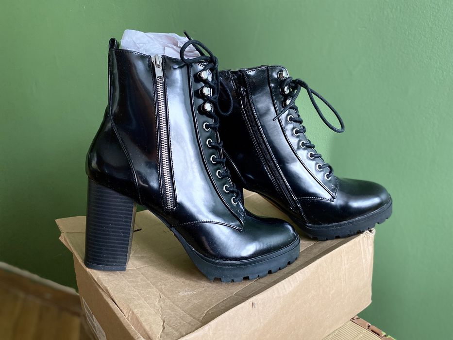 NEW LOOK черни боти кубинки на висок ток 41