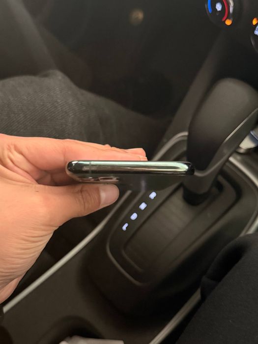 Iphone 11 pro max 64 gb ekran arginal qo’yilgan