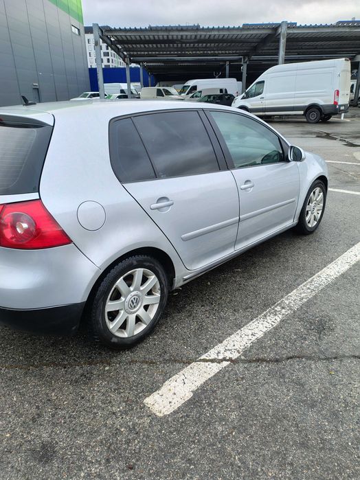Vând Volkswagen golf