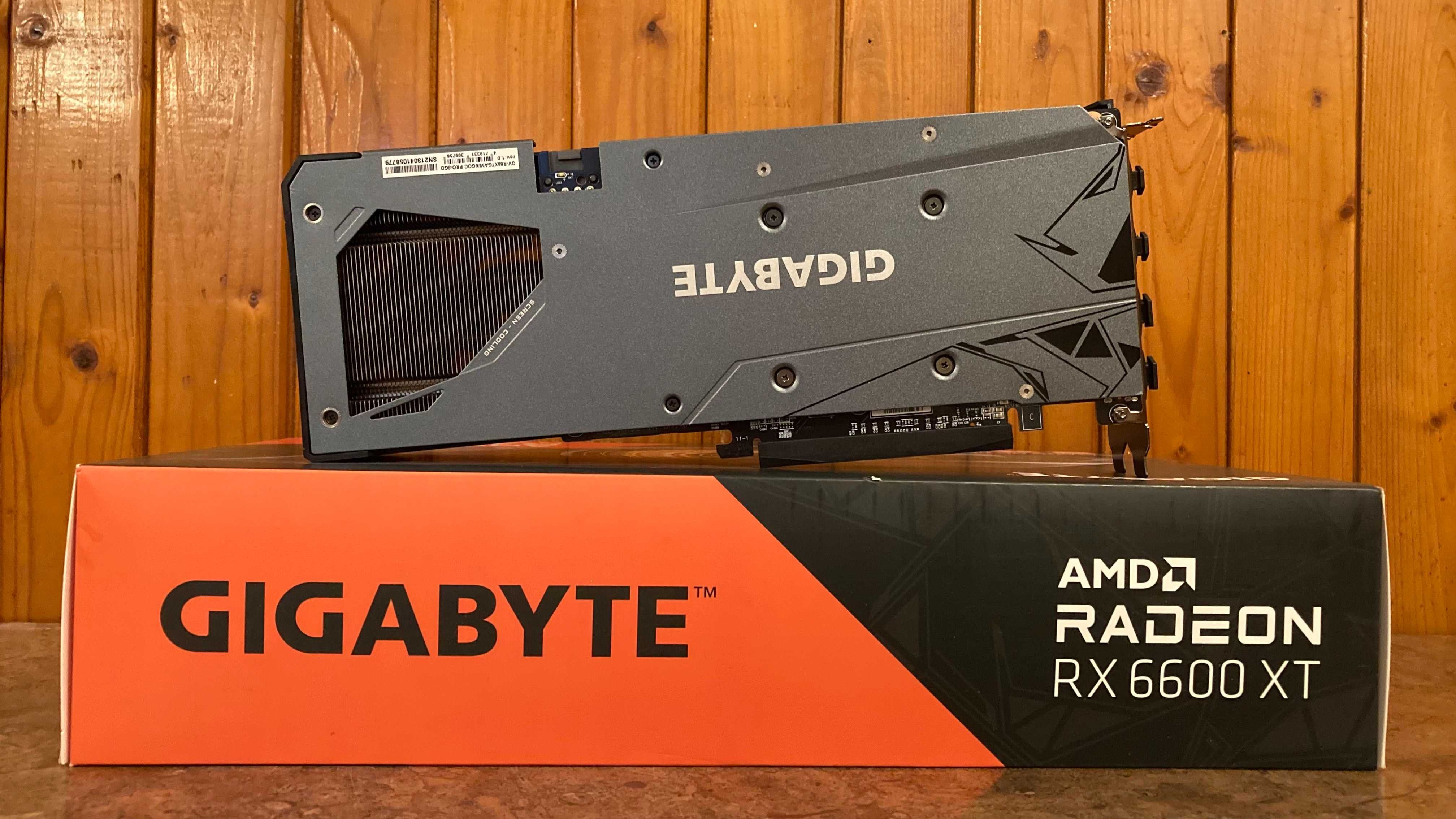 Gigabyte AMD RX 6600 XT Gaming OC PRO 8G