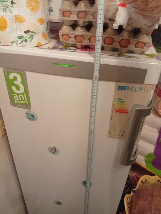 Ladă frigorifică cu sertare in perfecta stare de funcționare se