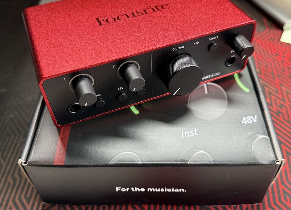 Focusrite Scarlett Solo 4th Gen USB аудио интерфейс + Saramonic C-XLR