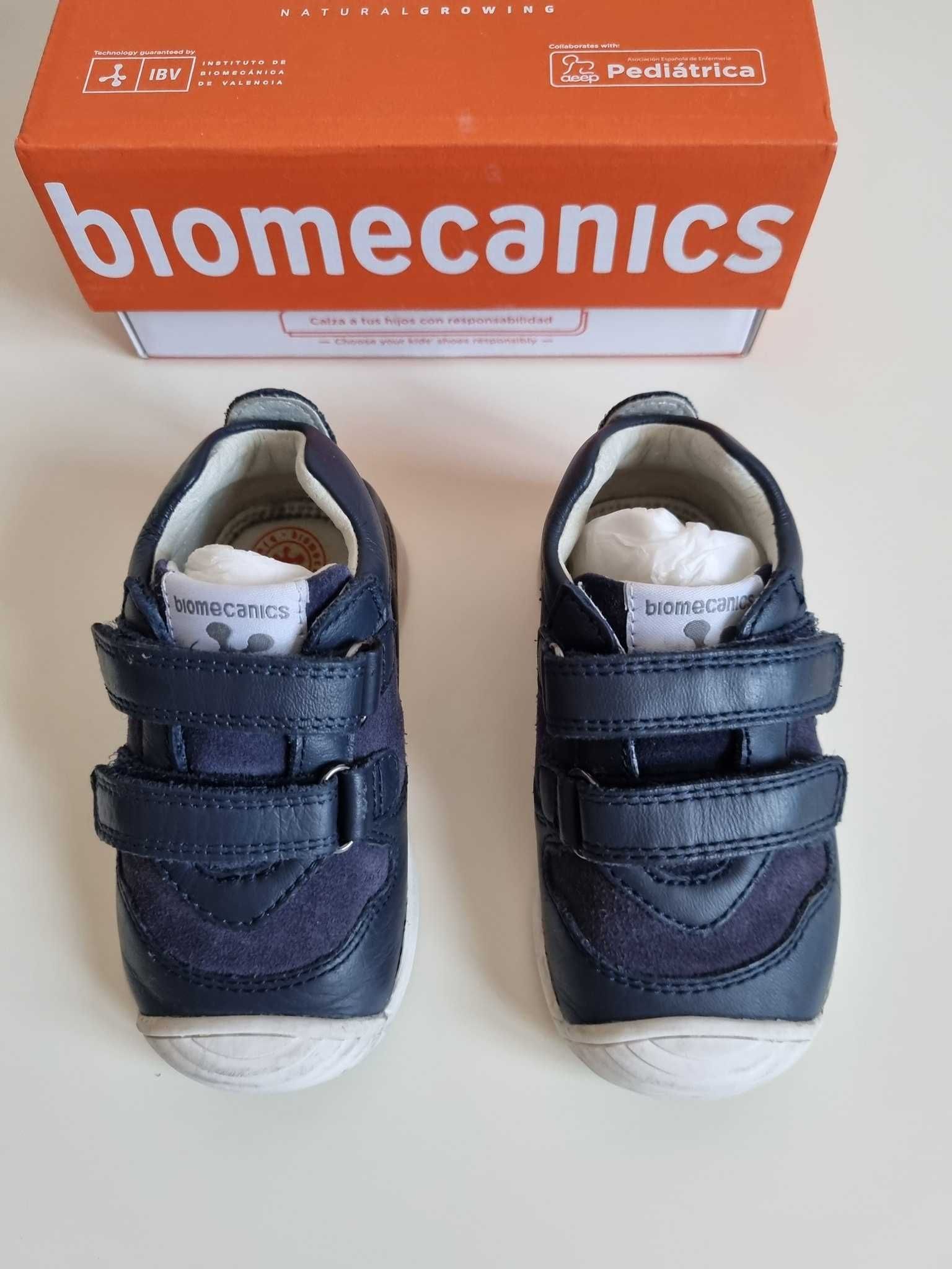 Обувки за момче Biomecanics 21 размер с подарък Bobux Xplorer 21 номер