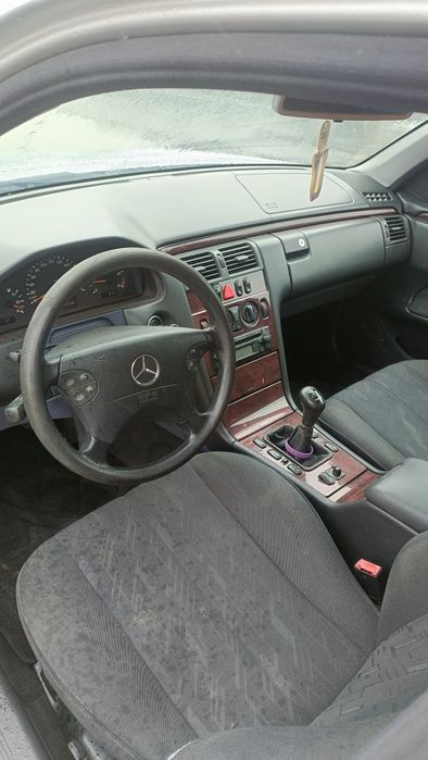 Vând Mercedes E 2.2 Cdi Fab 2000 FARA NICI UN ACT DOAR DE PIESE