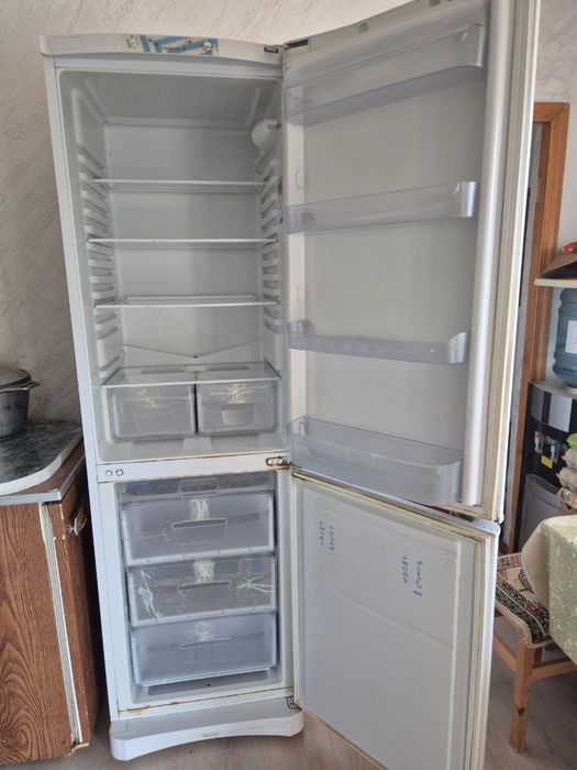 Холодильник indesit
