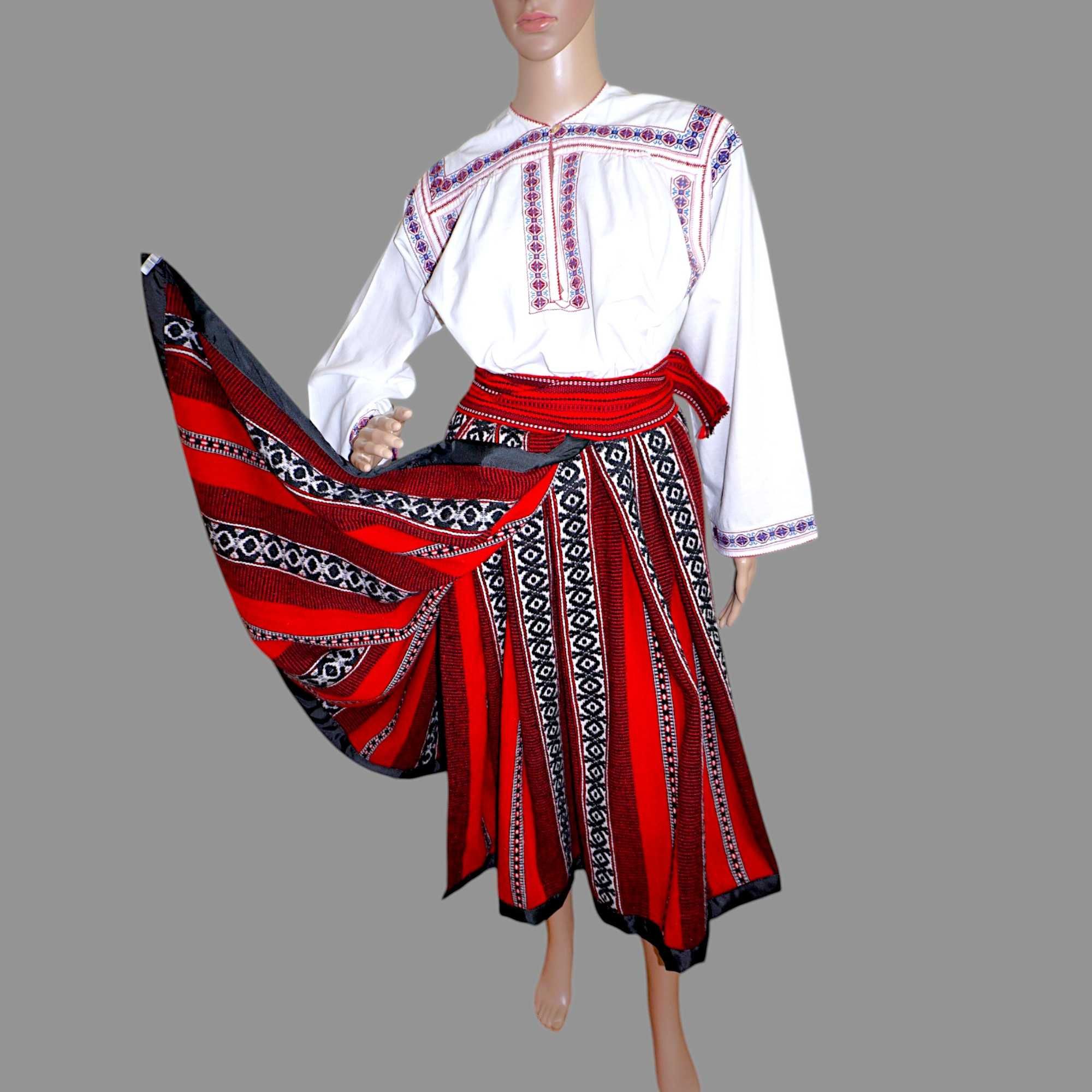 Costum popular vechi din Mehedinti  cu valnic de lana , masura 38-40