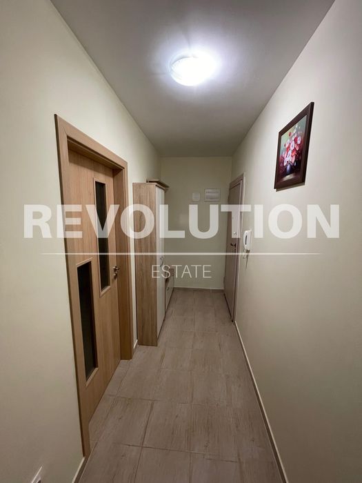 Дава се под наем Тристаен апартамент в Варна, Център - 70 кв.м за 1000 € - Снимка #2