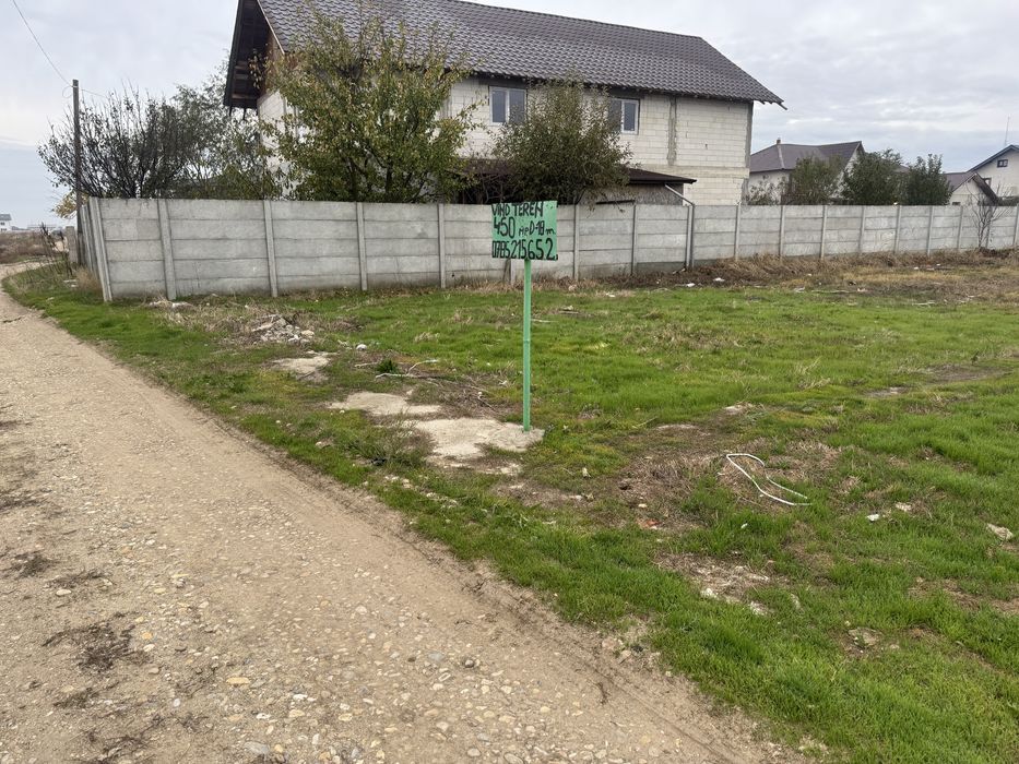 Vând teren , intravilan pentru construcți