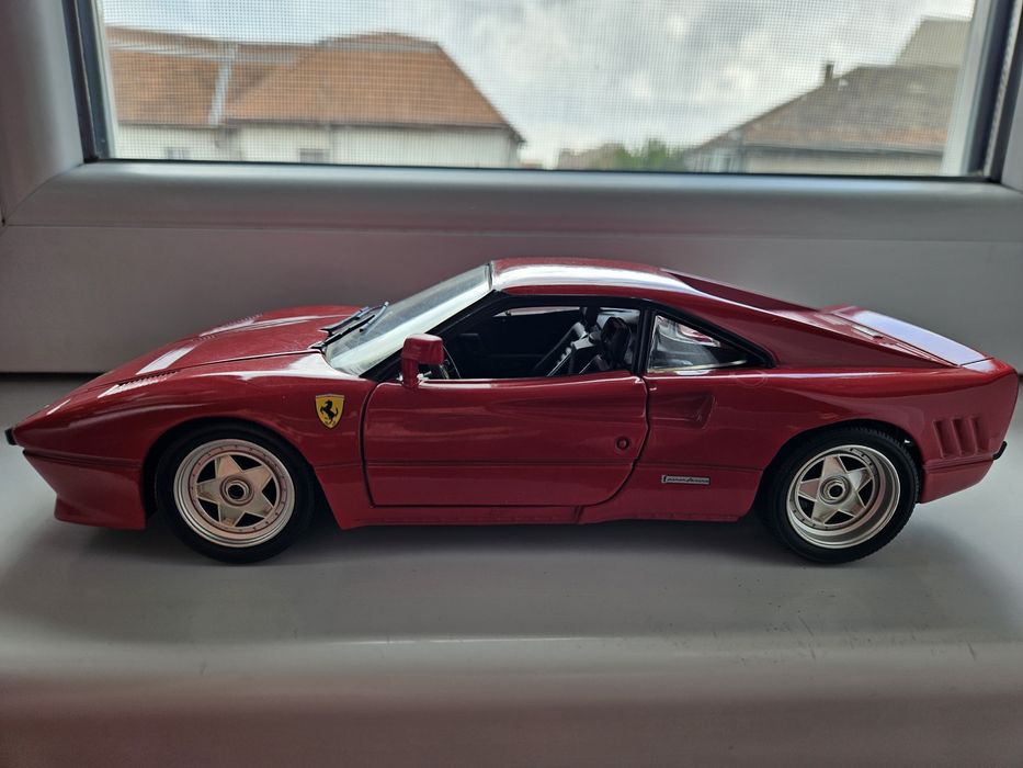 Hotwheels Ferrari 288 gto 1/18