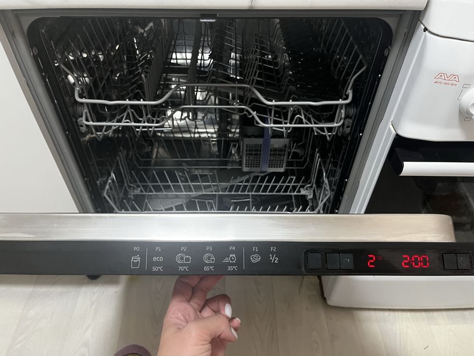 Продам встраиваемую посудомоечную машину beco din24310