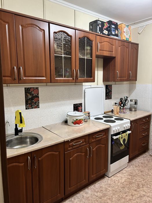 Продам кухонный гарнитур и спальный шкаф