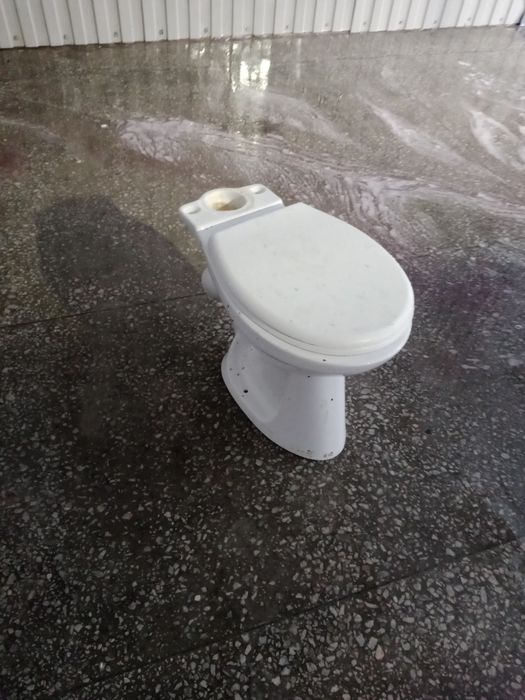 Унитаз б/у для строителей без гофры