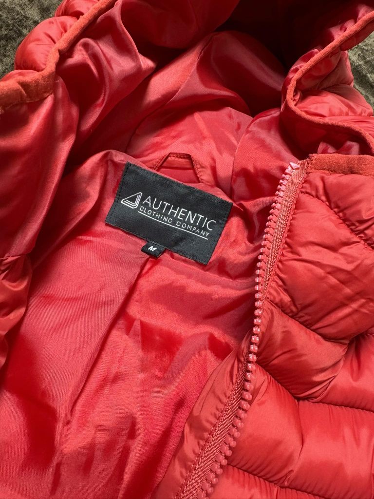 Яке на марката Authentic