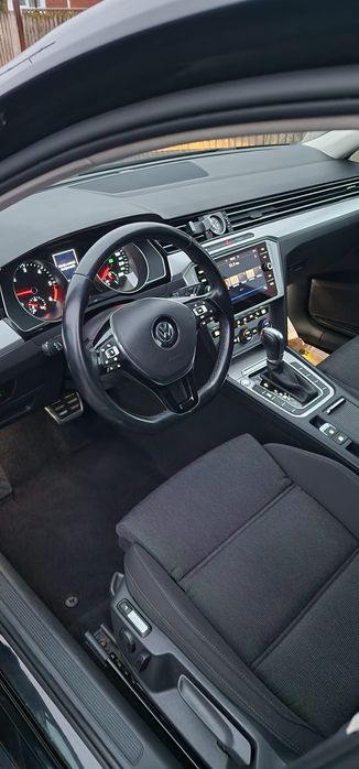 Auto volkswagen passat b8