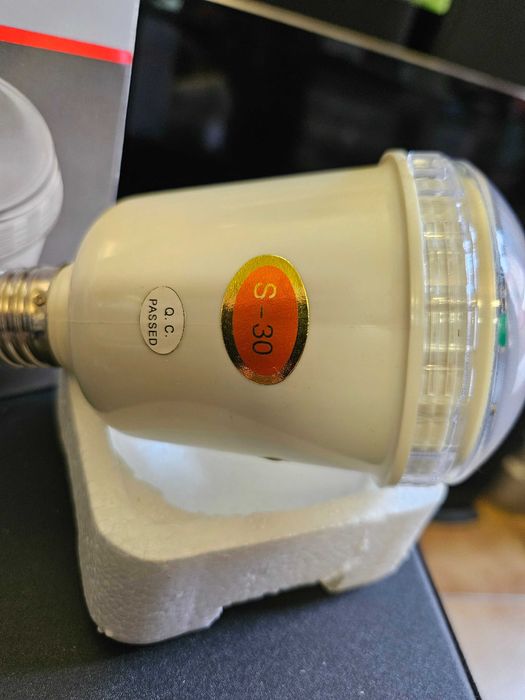 Компактна светкавица на фасунга TUMAX S-30