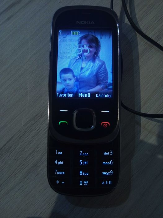 Телефон НОКИА с зарядно