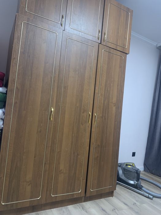 Шкаф и 2тумбы и зеркало