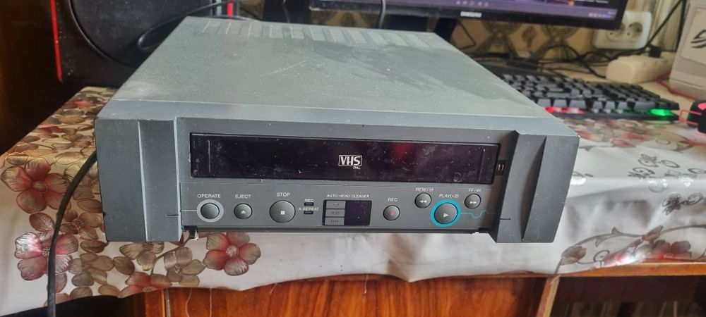 Продаю старый  проигрыватель  для vhs