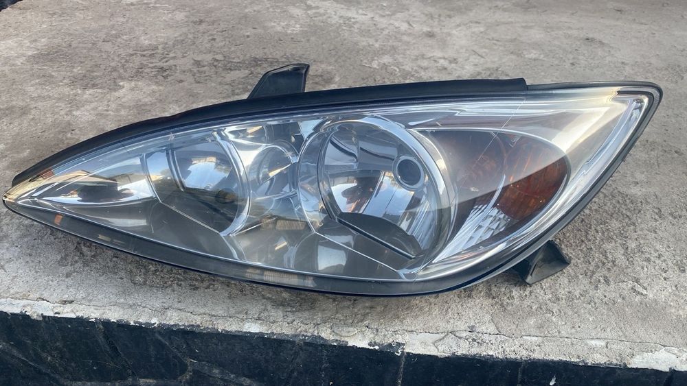 Фары тайота ,комплект