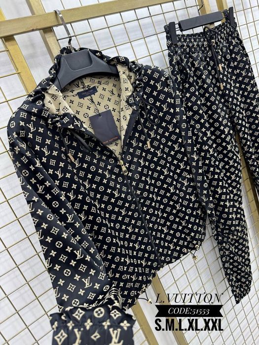 Trening dama Louis Vuitton 
S  XL XXL 

270 lei