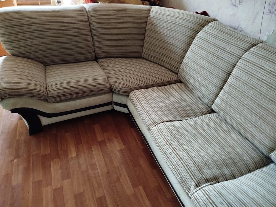 Угловой диван.Срочно