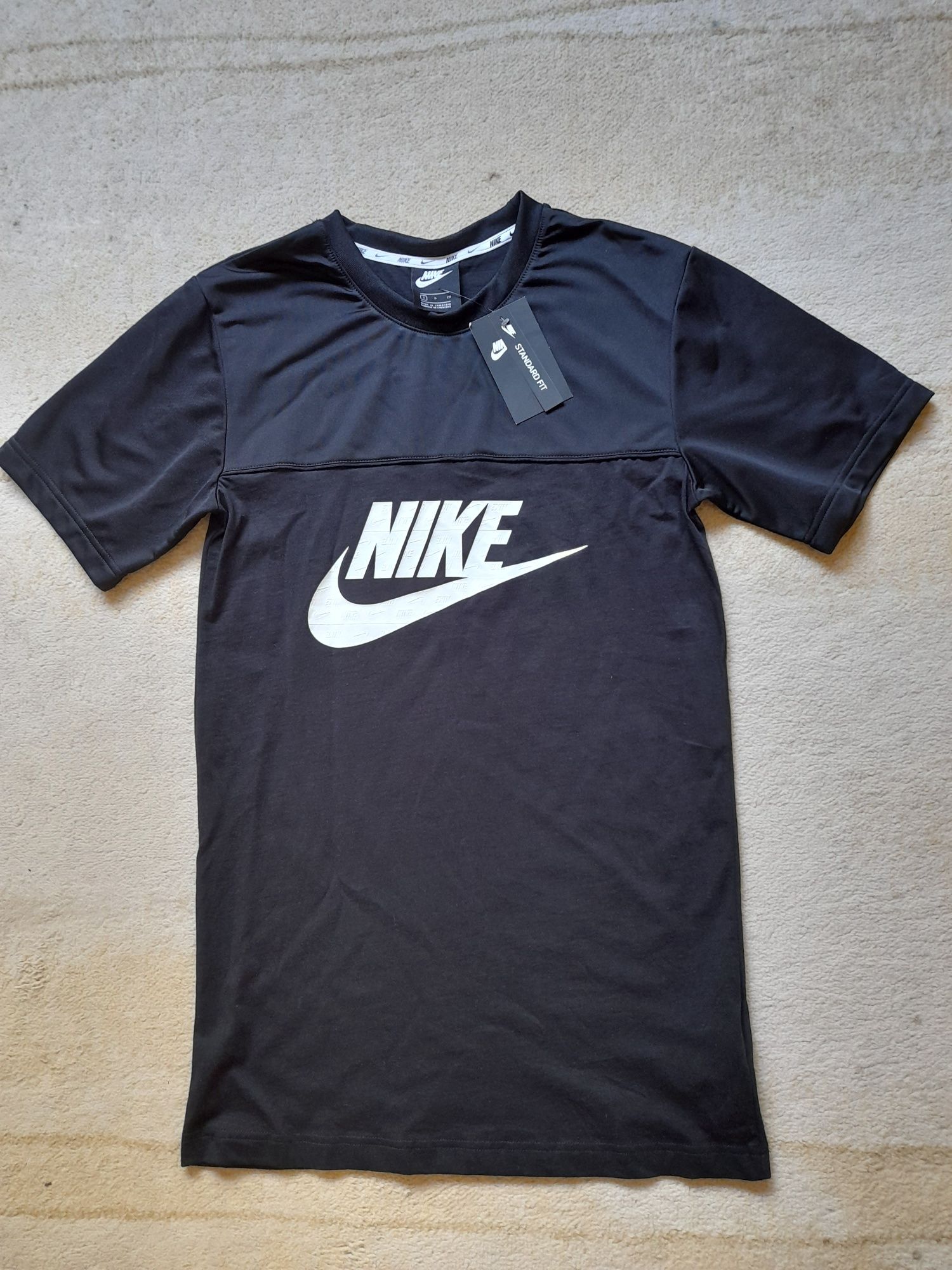 Nike мъжко яке и тениска S- M размер.