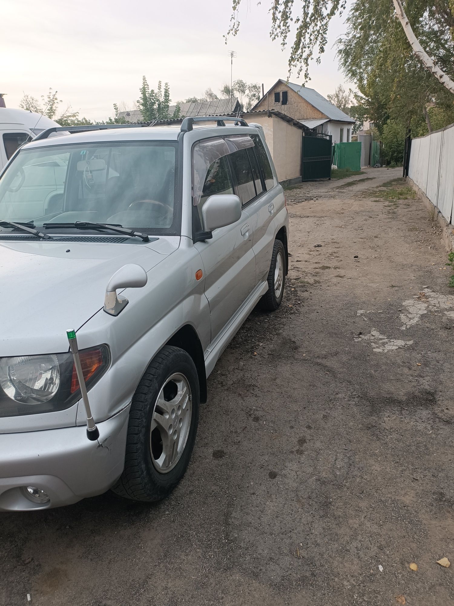 Mitsubishi pajero ио