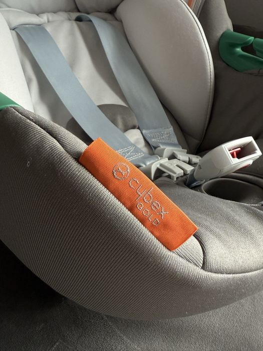 Pachet Scoica Cybex Aton S2 Lava Grey + insertie+baza isofix+adaptori
