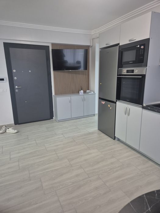 Inchiriez apartament 3 camere Bulevard