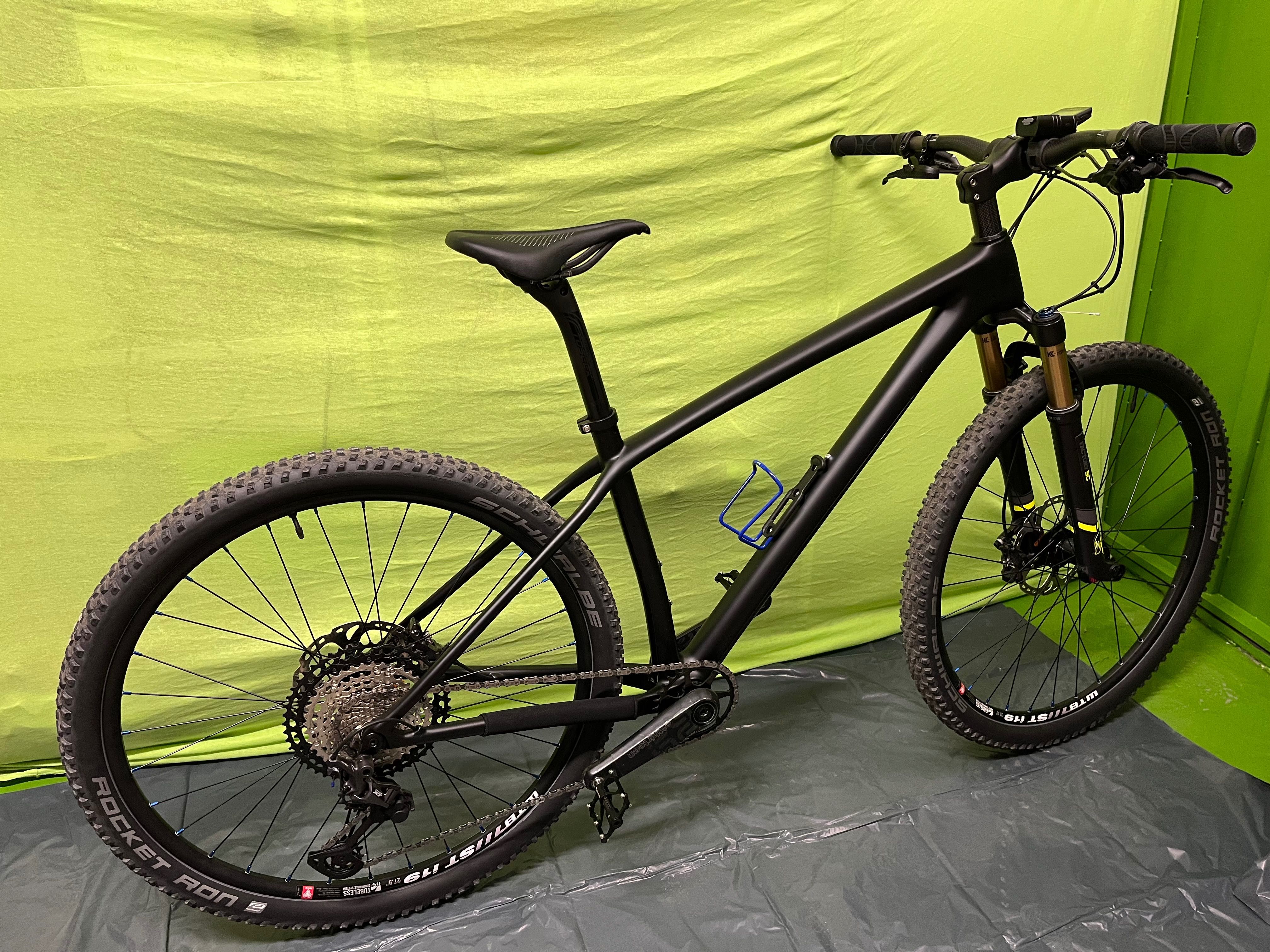 Ултра лек карбонов MTB велосипед 8.5кг, Fox 32, DEORE XT монтаж
