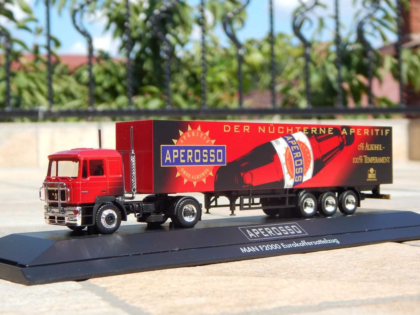 Macheta camion tir MAN F2000 19-372 Aperosso sc 1:87 Herpa + vitrina