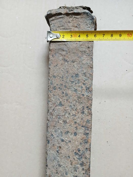 Големи железни клинове и стар сатър