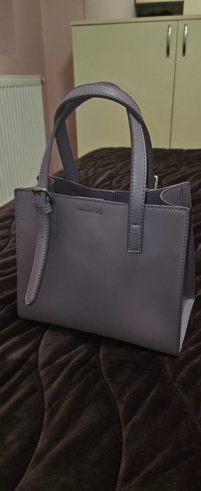 Малки дамски чанти, без забележки като нови