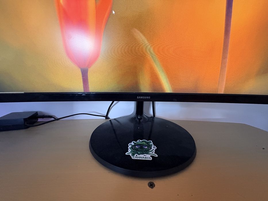 Vand monitor Samsung Curbat