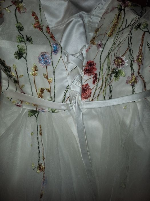 Рокля за повод или сватба