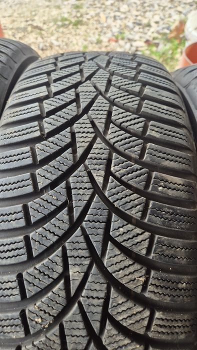 Пръдавам зимни   гуми Тойо  205 60 16