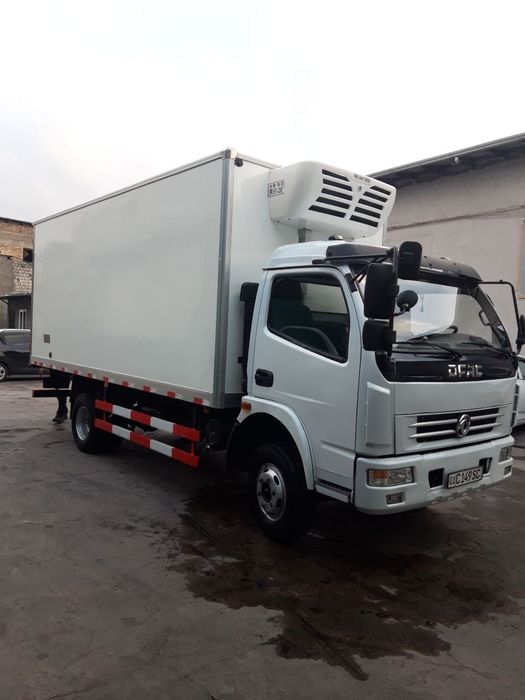Донг фэн грузовая с рефрежератором состояния отличное