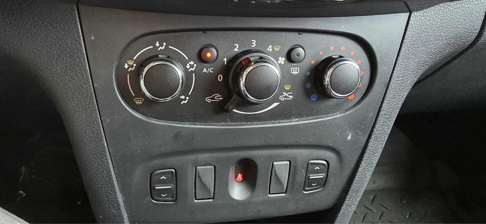 Vand Logan 1.2 Benzina