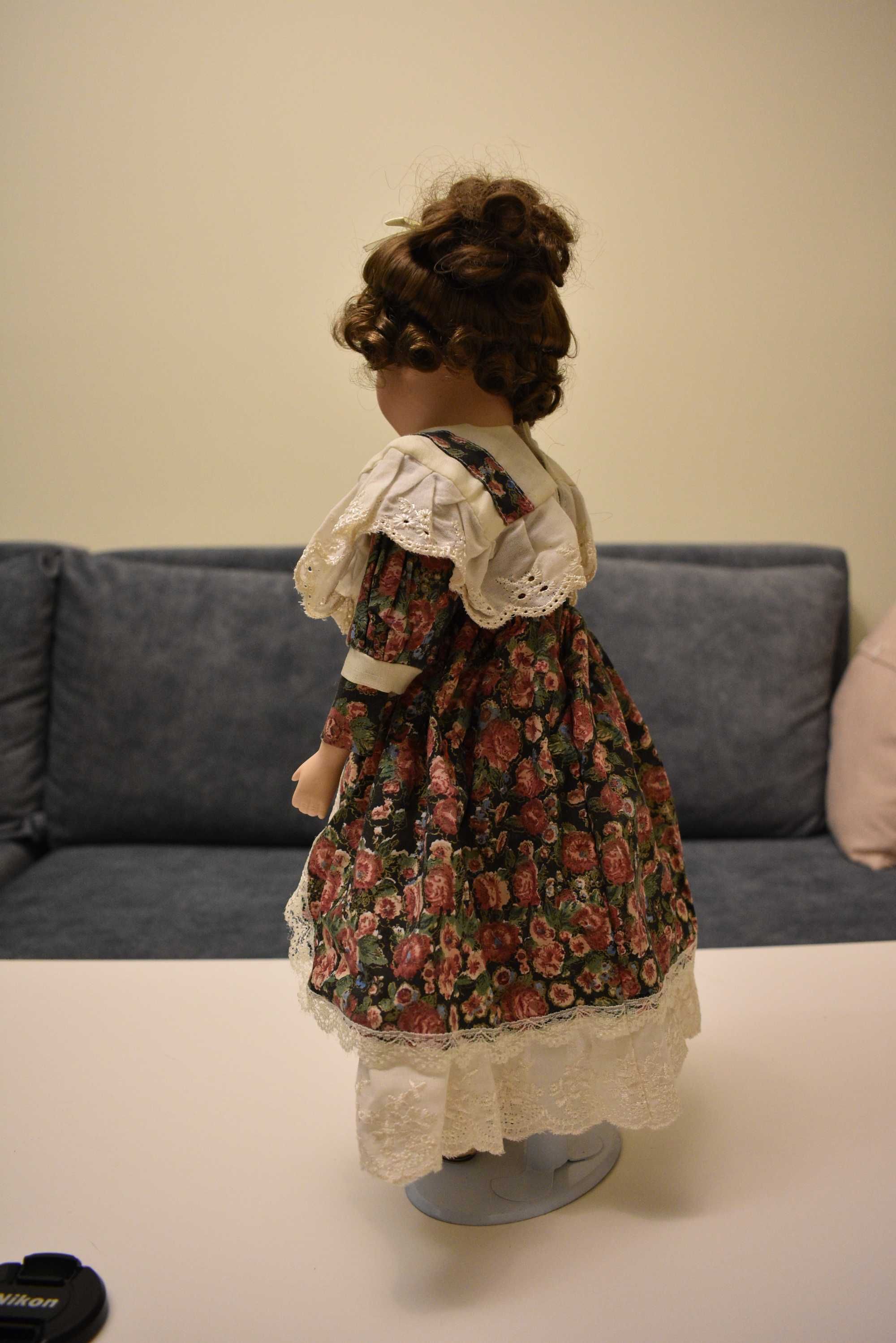 Немска порцеланова кукла, 40 см, нова.