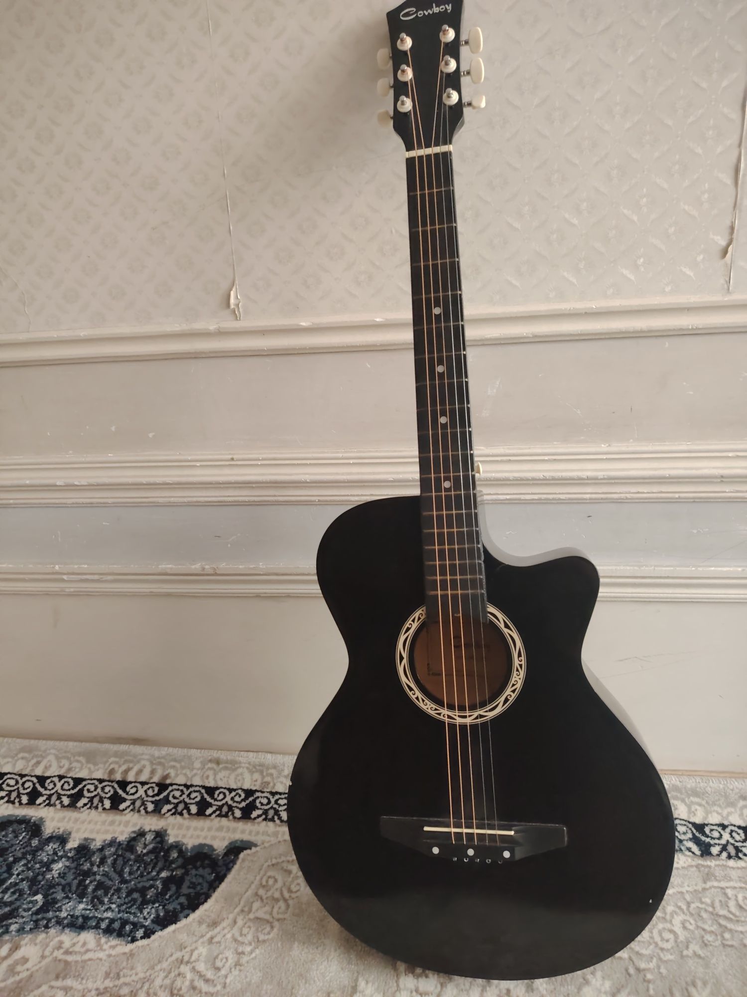 Gitara juda yaxshi holatda