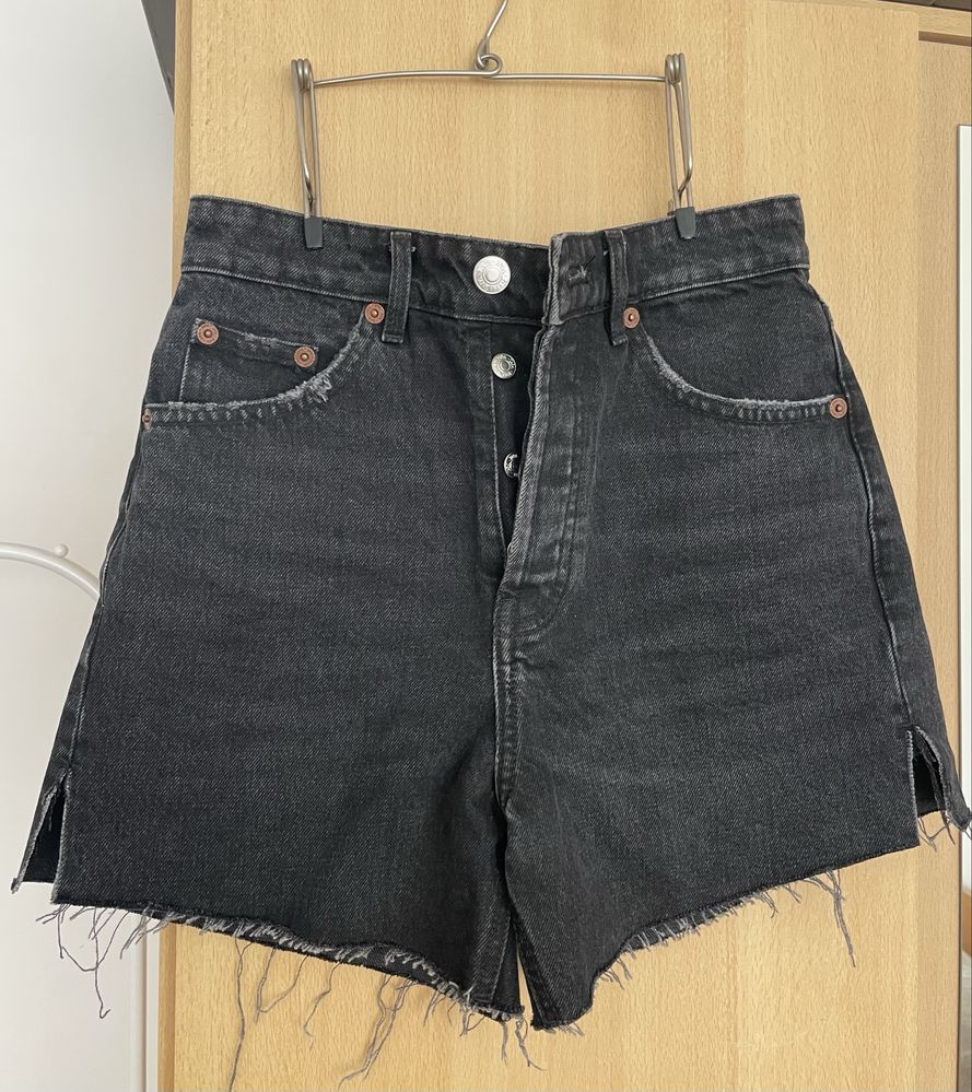 Дамски дънкови къси панталони Zara, с висока талия.