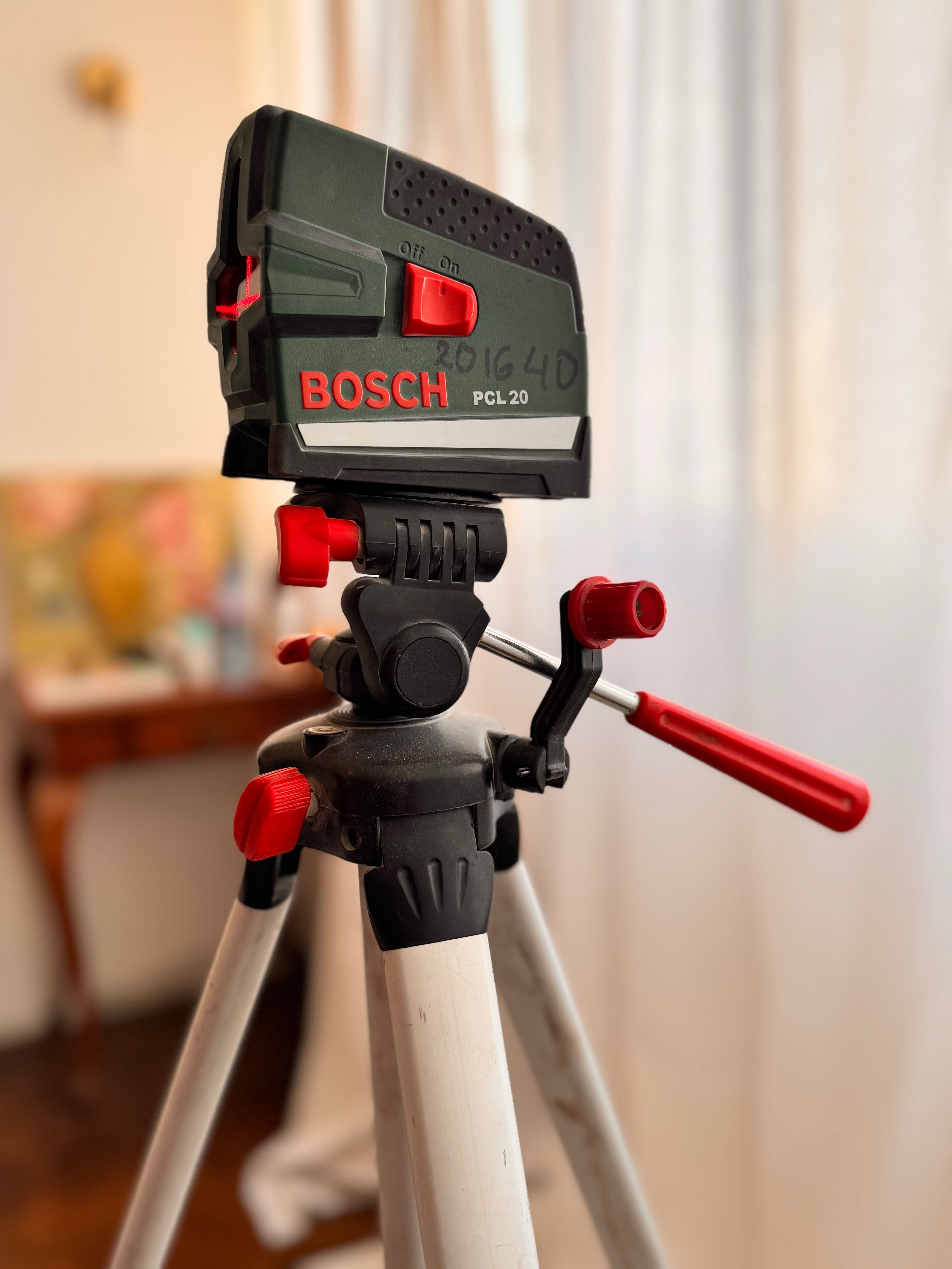 Лазерен нивелир BOSCH PCL 20 със статив