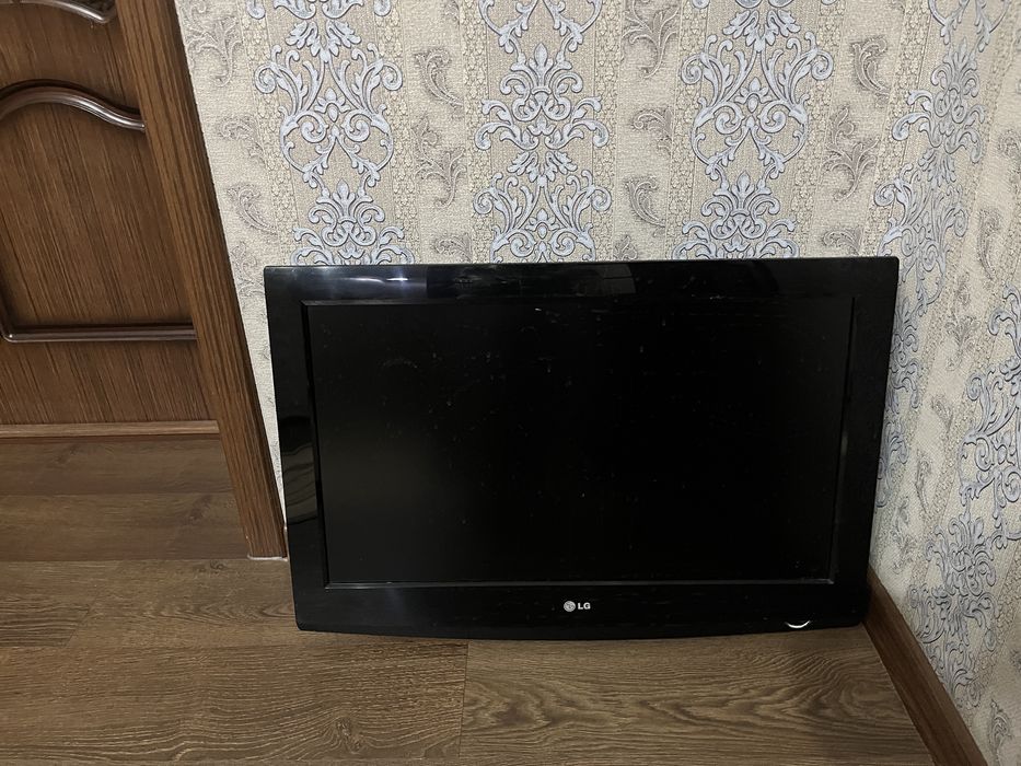 Телевизор б/у 20 000 диаметр 90, сам экран 80
