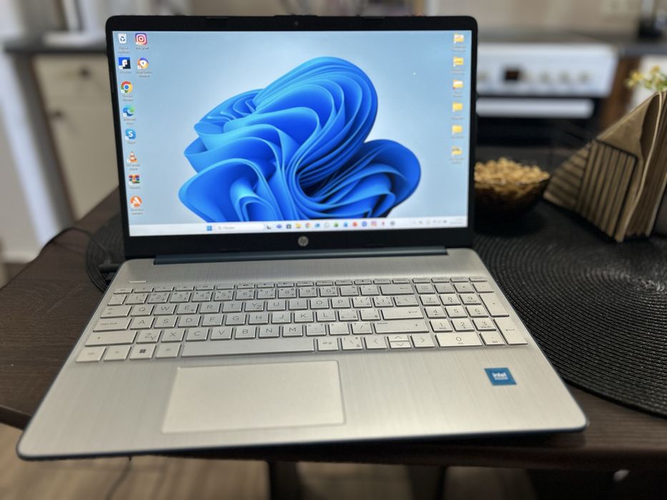 Vând Laptop HP, model 15s-fq3620nc