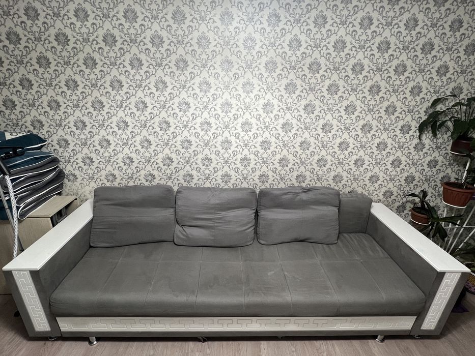 Продам удобный и стильный диван в отличном состоянии