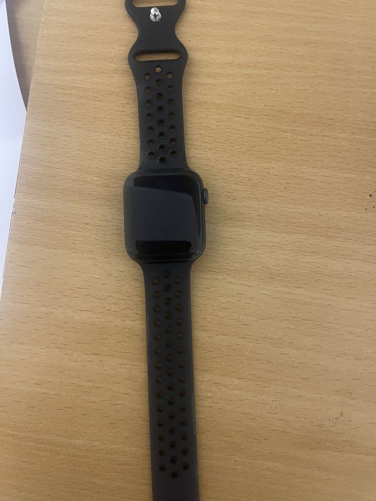 Vând Apple Watch SE (2023